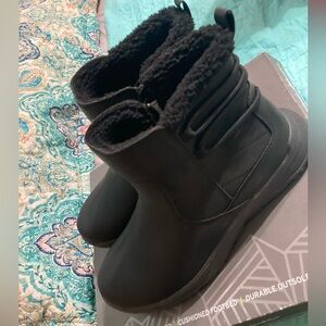 Eddie Bauer Ladies Warm Lined Cushioned Footbed Siren Winter Boot
